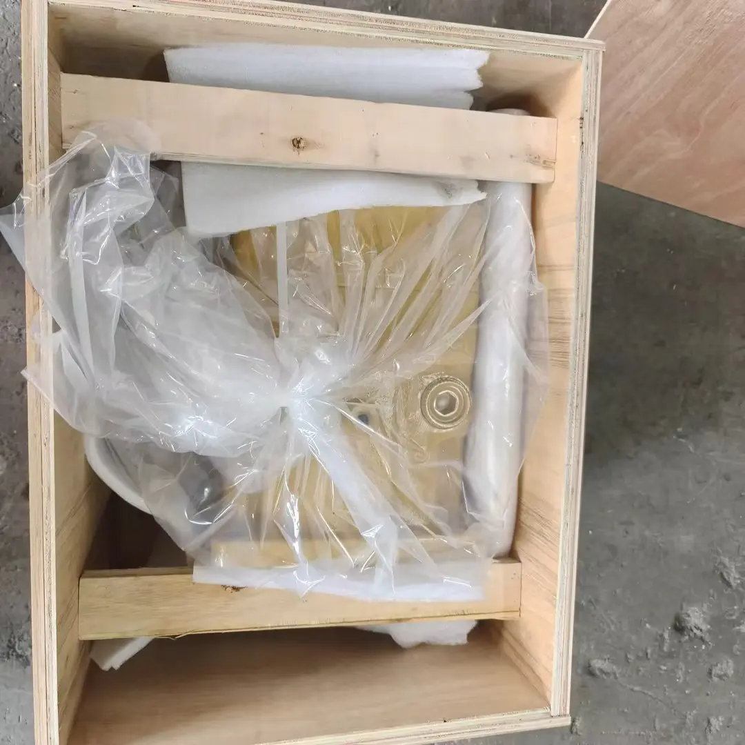 Hydraulic pump protected inside a wooden export case